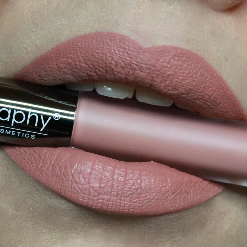 BODYOGRAPHY Lip Lava - Flüssiger Lippenstift mit intensen Farbpigmenten und Vanilleextrakt für konturierte Lippen mit einem strahlenden matten Finish - 2,5 g - Exposed