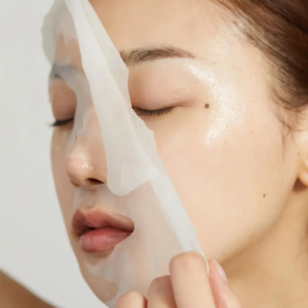 Anwendung der MEDICUBE Deep Peptide Radiance Gesichtsmaske

