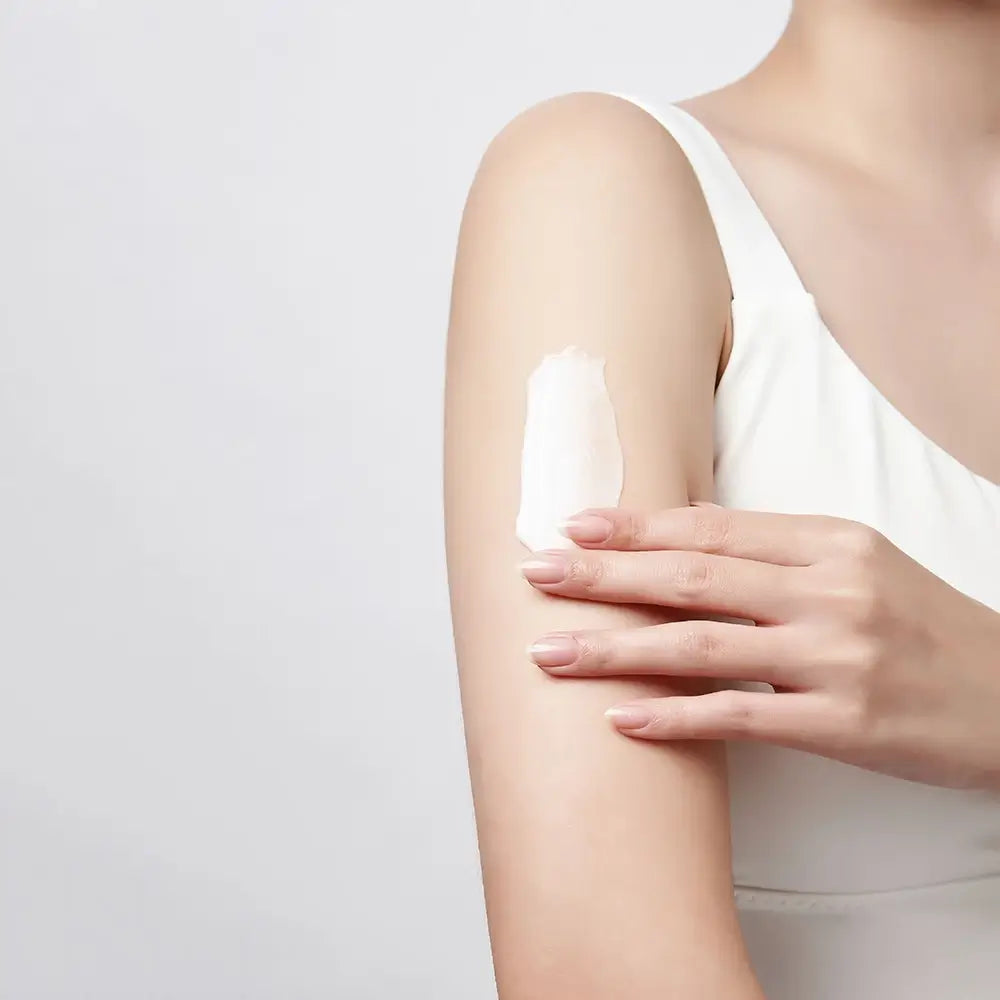 DERMA:B Milde Feuchtigkeitslotion für den Körper 400 ml - Intensive Feuchtigkeitsversorgung und Beruhigung für empfindliche Haut, 400 ml