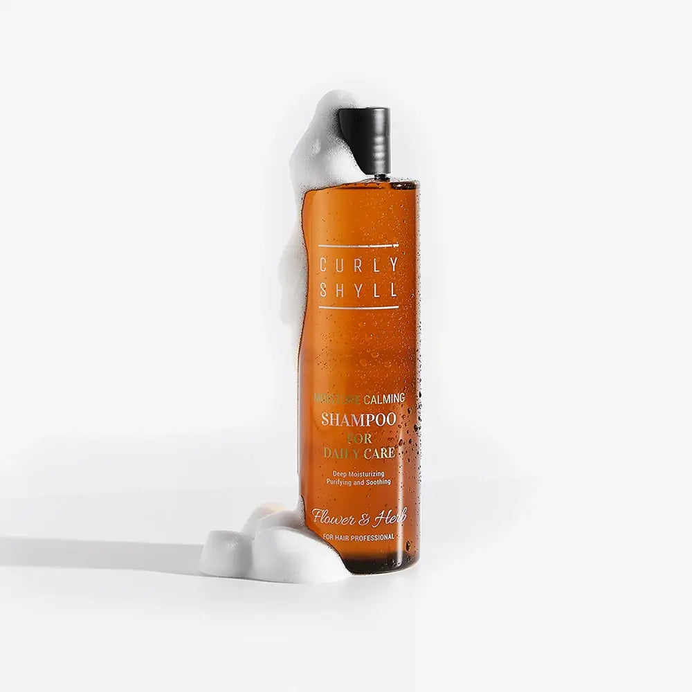 CURLY SHYLL Moisture Calming - Shampoo formuliert mit Blütenkallus-Extrakt und Propolis, zur Feuchtigkeitsversorgung des Haares und zur Beruhigung empfindlicher Kopfhaut - 330 ml