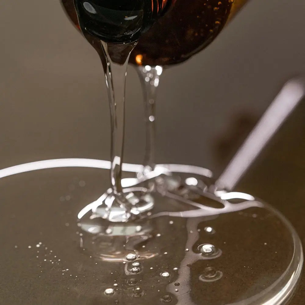 CURLY SHYLL Moisture Calming - Shampoo formuliert mit Blütenkallus-Extrakt und Propolis, zur Feuchtigkeitsversorgung des Haares und Beruhigung empfindlicher Kopfhaut - 50 ml