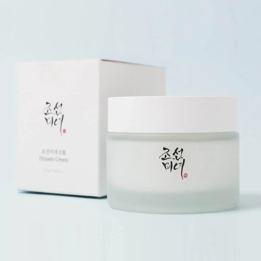Ansicht der Creme‑Textur mit Ginseng und Pfirsichblüten
