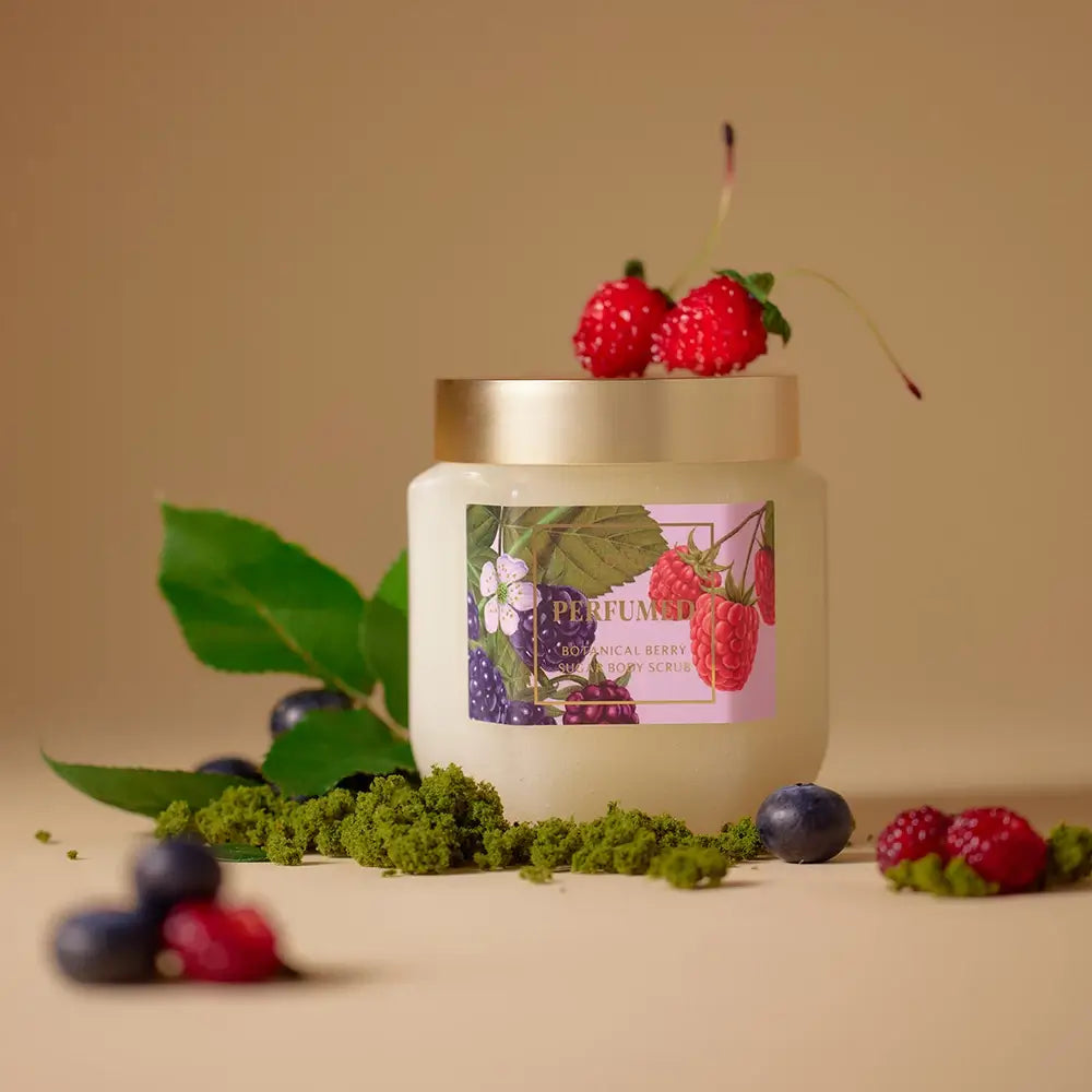 PLU Parfümierter Botanischer Beeren-Körperpeeling - ein Körperpeeling mit Zucker und AHA zur Entfernung abgestorbener Hautzellen und zur Erhaltung glatter Haut - 500 gr