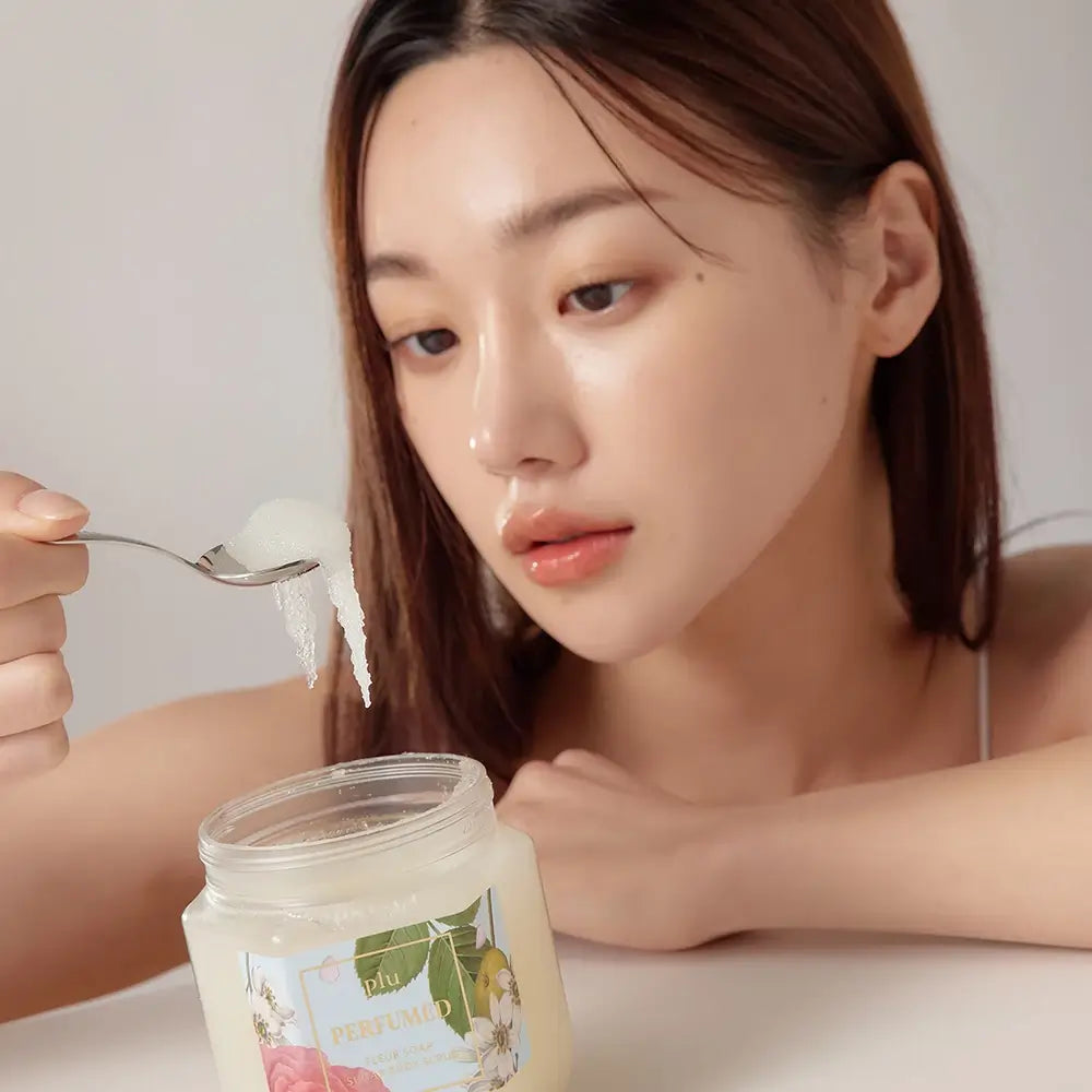 PLU Seifen-Körperpeeling Fleur Soap - mit Zucker und AHA formuliert, entfernt abgestorbene Hautzellen - 500 g