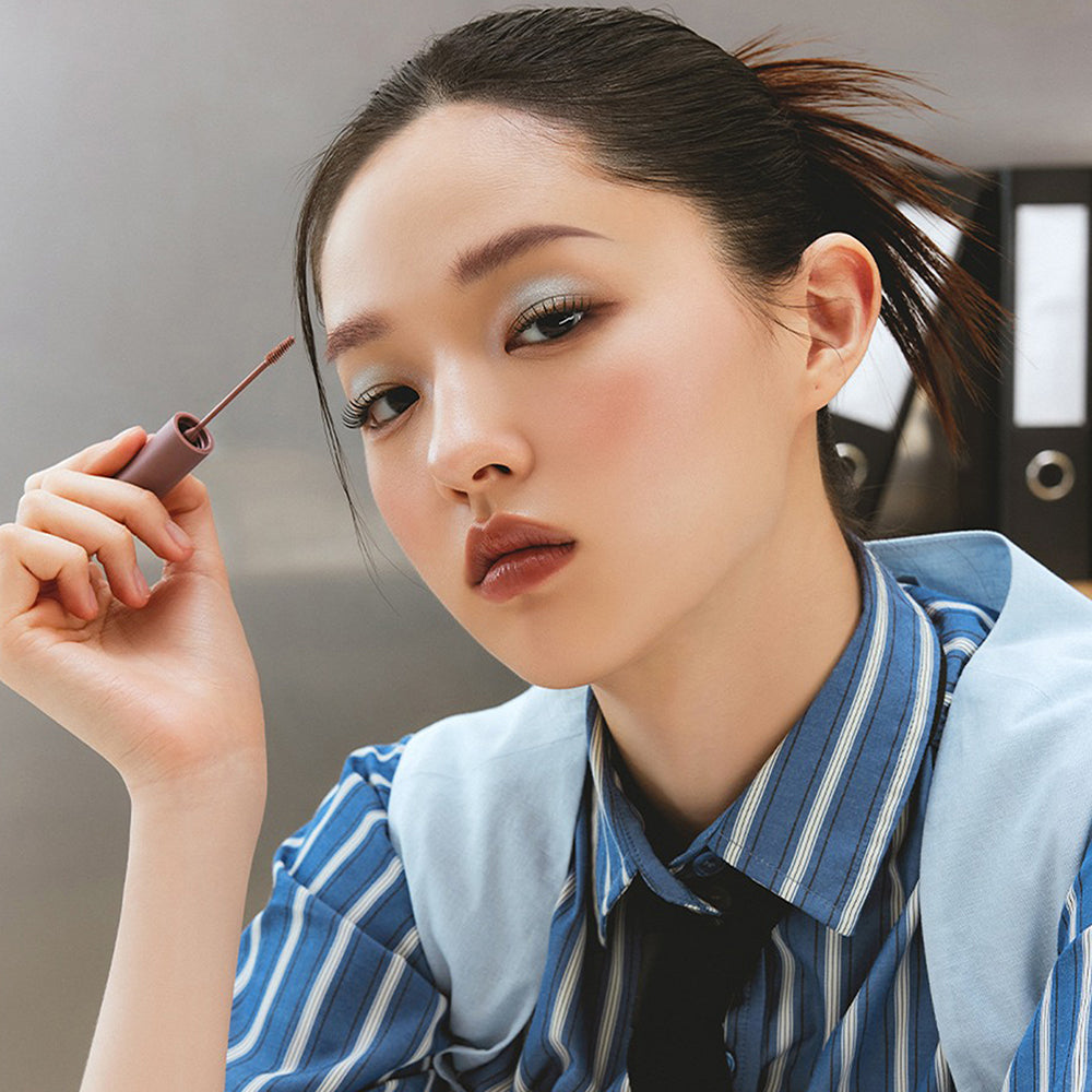 LAKA Pixi Brow Cara - gel de sprancene formulat cu pigmenti coloranti si polimeri de fixare, care contribuie la nuantarea graduala si la metinerea firelor de spranceana aranjate - 8 gr - 04 Smoky Pink