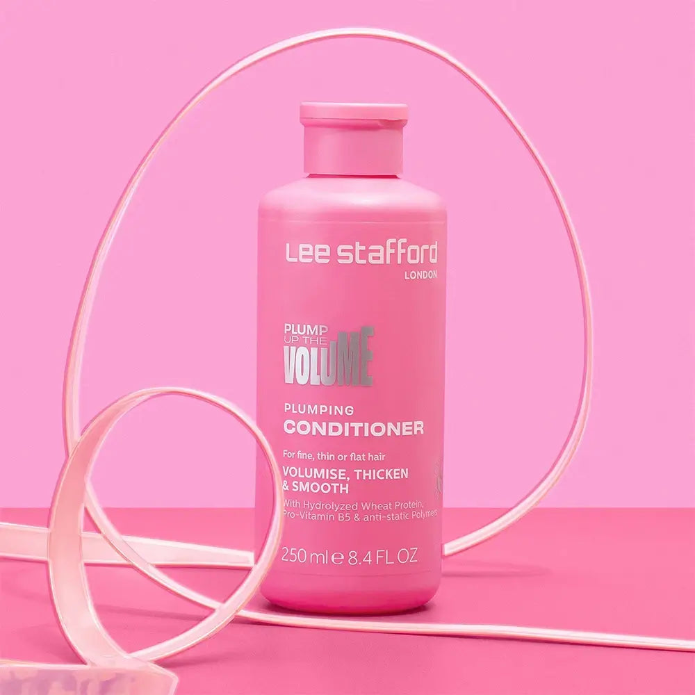 LEE STAFFORD Plump Up The Volume Plumping Conditioner - Spülung mit hydrolysiertem Weizenprotein und Pro-Vitamin B5, die feinem Haar Volumen verleiht und das Styling erleichtert - 250 ml