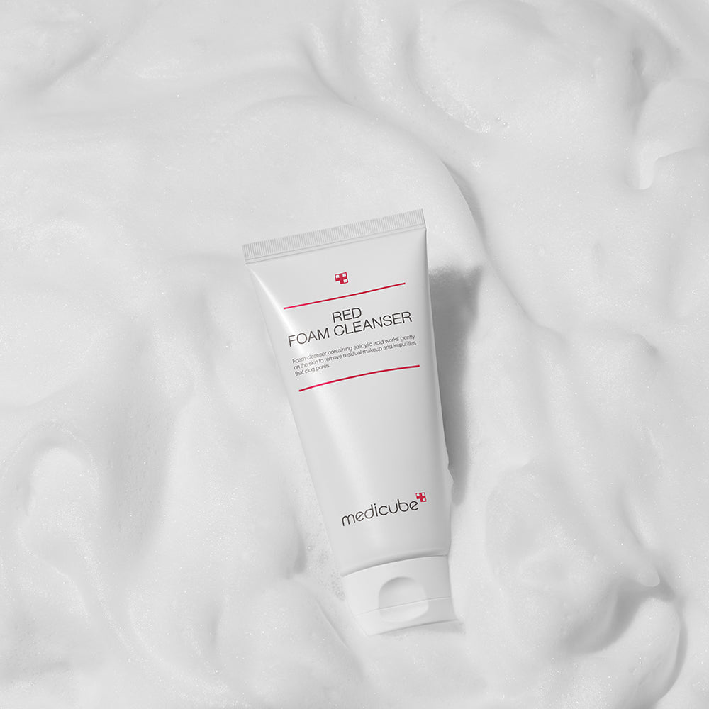 MEDICUBE Red Foam Cleanser - Reinigungsschaum mit Salicylsäure 0,5% und Sophora angustifolia Extrakt, zur Tiefenreinigung der Poren und zur Aufrechterhaltung des Hautgleichgewichts - 120 ml