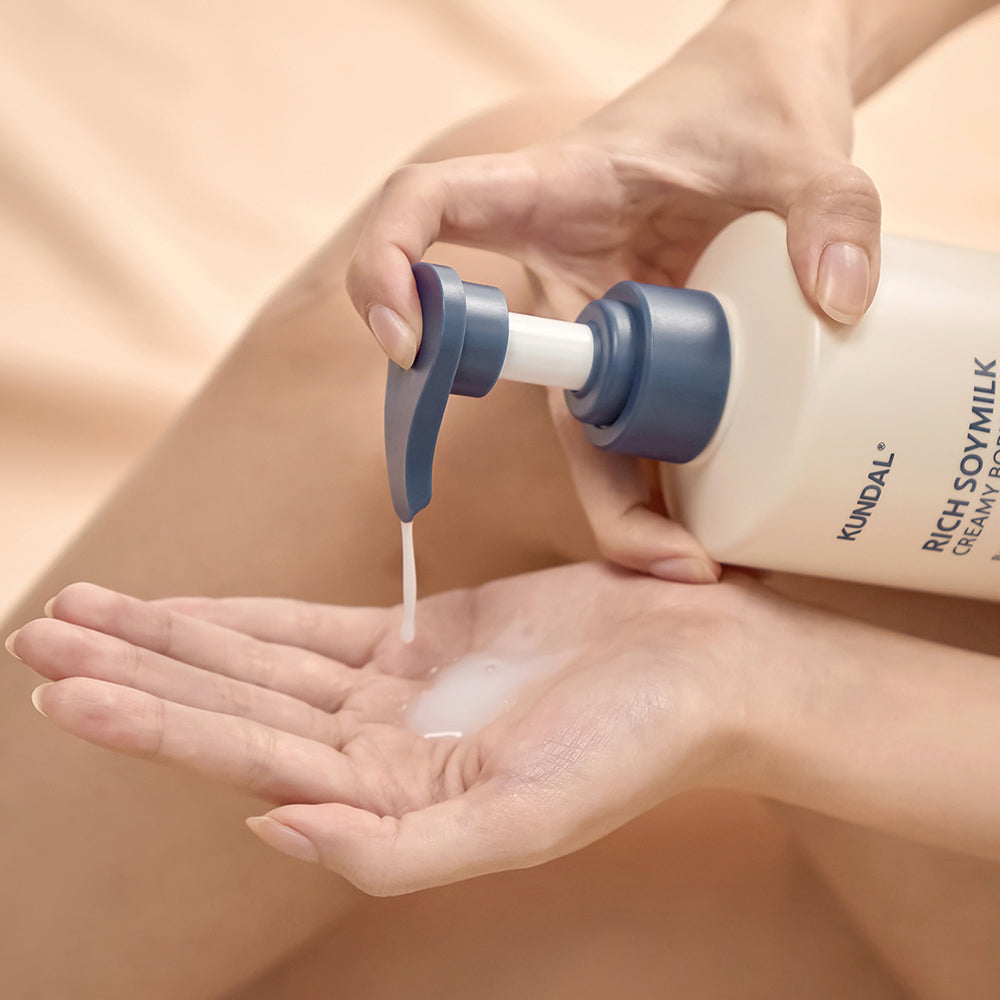KUNDAL Reichhaltige Sojamilch Duschgel - mit Sojamilch-Extrakt und Ceramiden, spendet Feuchtigkeit und sorgt für Hautkomfort - 500 ml