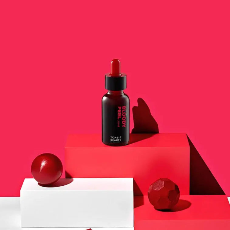 Rote Flüssigkeit mit AHA – Textur & Farbe	