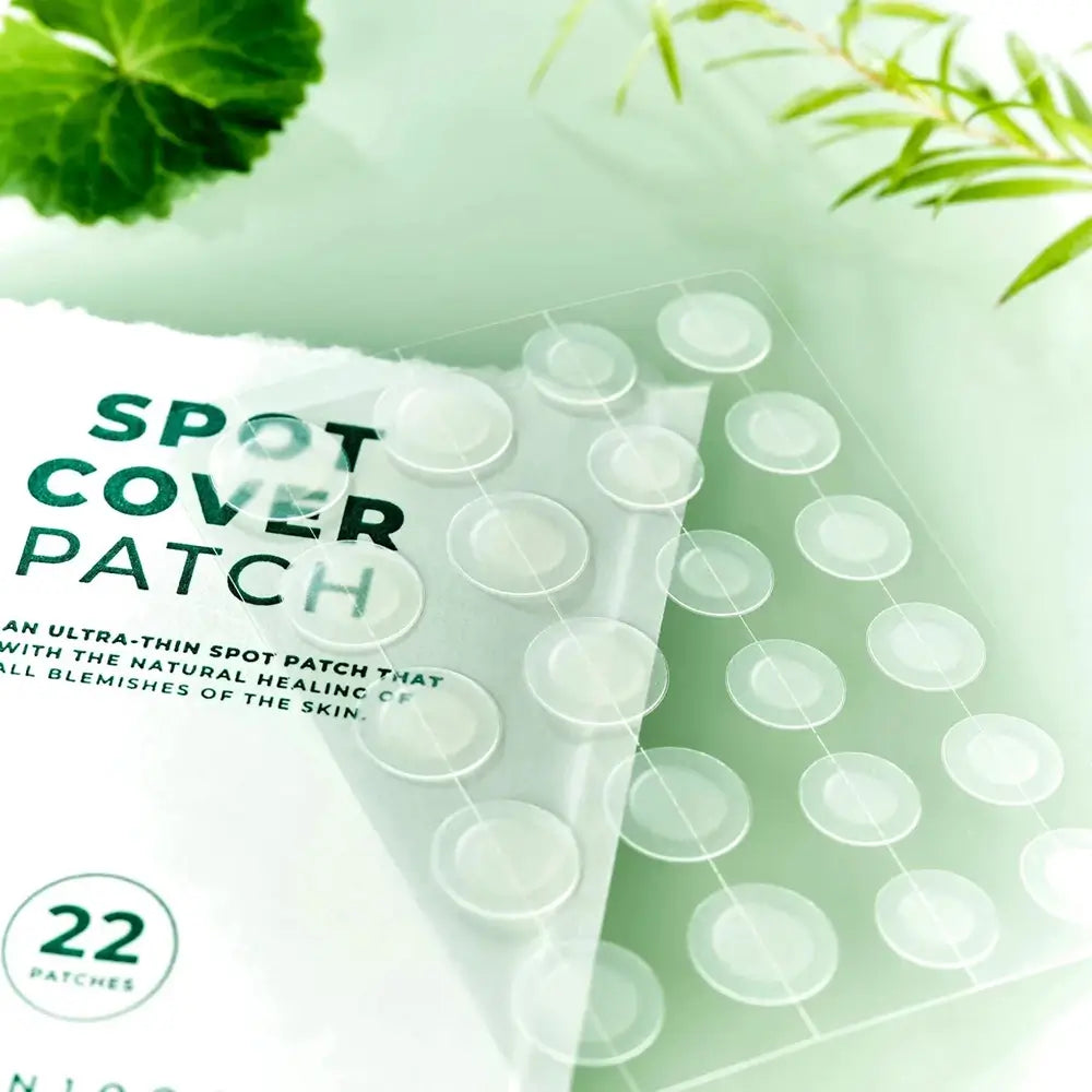 Anwendung der Spot Patches auf der Haut	