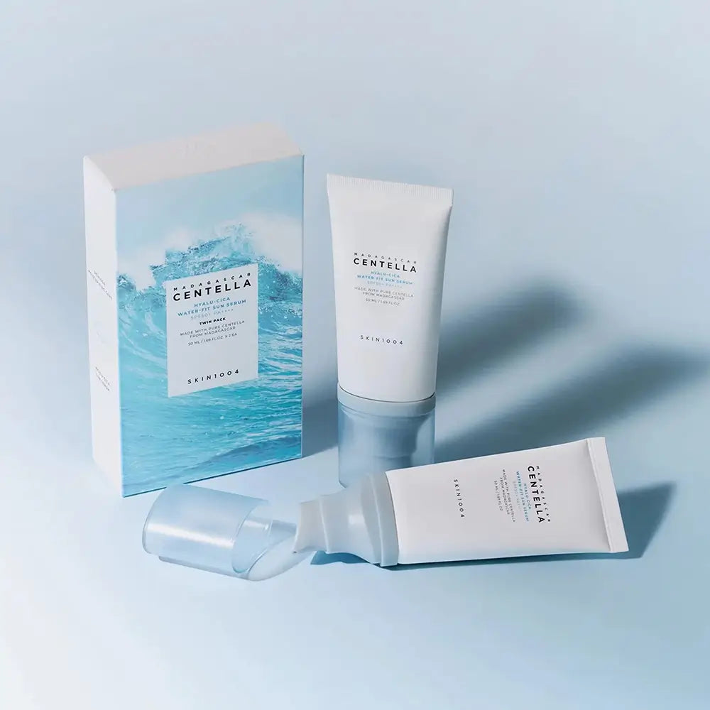 Leichte Textur des Hyalu-Cica Sun Serums auf der Haut	