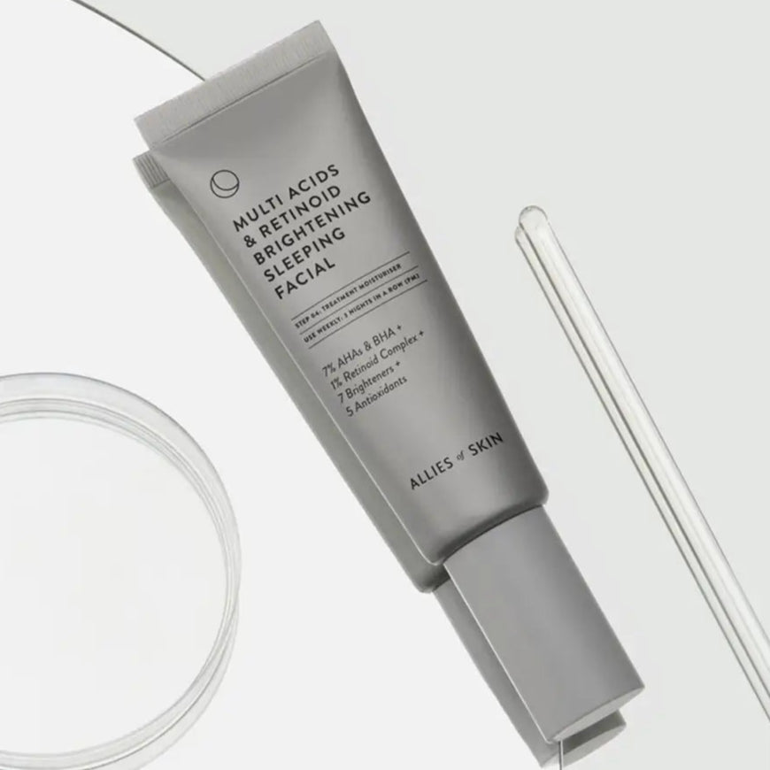 Geltextur mit feinem Finish, enthält AHA, BHA und Retinoid-Komplex für sanfte Exfoliation
