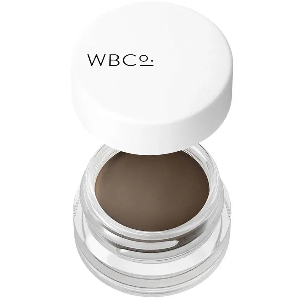 West Barn Co The Brow Pomade - fard de sprâncene formulată cu pigmenți intenși și formulă rezistentă la apă, care contribuie la umplerea zonelor rare ale sprâncenelor și la definirea arcadei - Brew