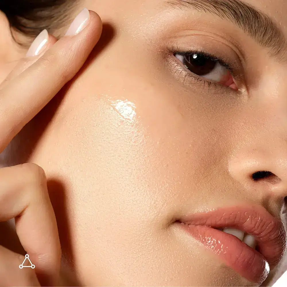 SPF TO GO - Anhänger Gold + Allies of Skin The One LSF 50 Invisible Sunscreen Gel Deluxe Mini (20 ml) - limitierte Auflage