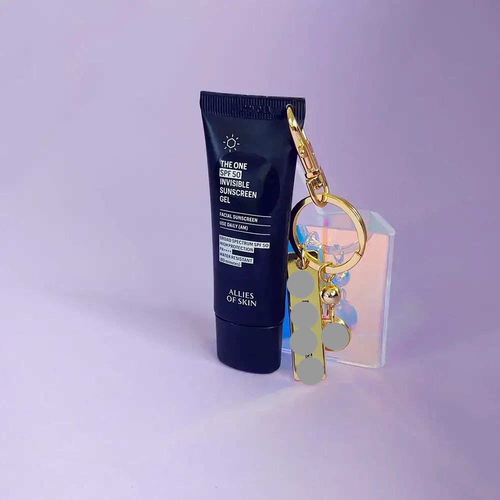 SPF TO GO - Anhänger Gold + Allies of Skin The One LSF 50 Invisible Sunscreen Gel Deluxe Mini (20 ml) - limitierte Auflage