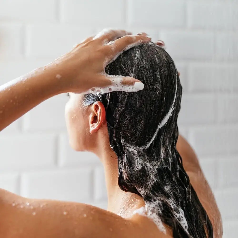 PLU Therapie - Kopfhautpeeling mit Walnussschalenpulver und natürlichem Minzextrakt zur Reduzierung von überschüssigem Talg, Schuppen und abgestorbenen Hautzellen sowie zur Erhaltung der Kopfhautfeuchtigkeit - 200 g