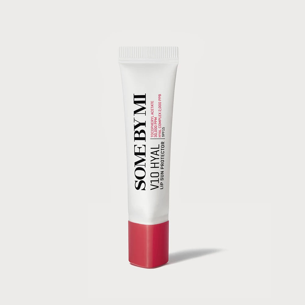 SOME BY MI V10 Hyal Lip Protector Berry SPF15 - Lippenbalsam mit Hyaluronsäure und Sheabutter, das Feuchtigkeit spendet und angenehm zu tragen ist - 7 ml - Berry