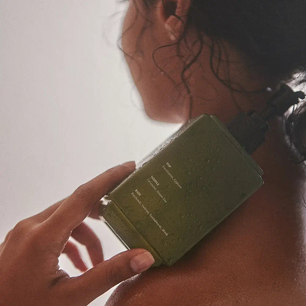 VILLAGE 11 FACTORY Will Refresh Hand And Body Wash - gel de dus formulat cu ulei de eucalipt si patchouli, care contribuie la curatarea pielii si la mentinerea confortului cutanat - 300 ml